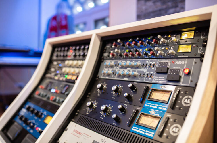 AMS-Neve-33609-studio-outboard