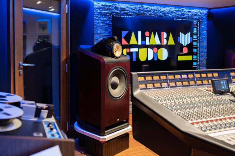 Kalimba-studio-regia-SSL-console-casse