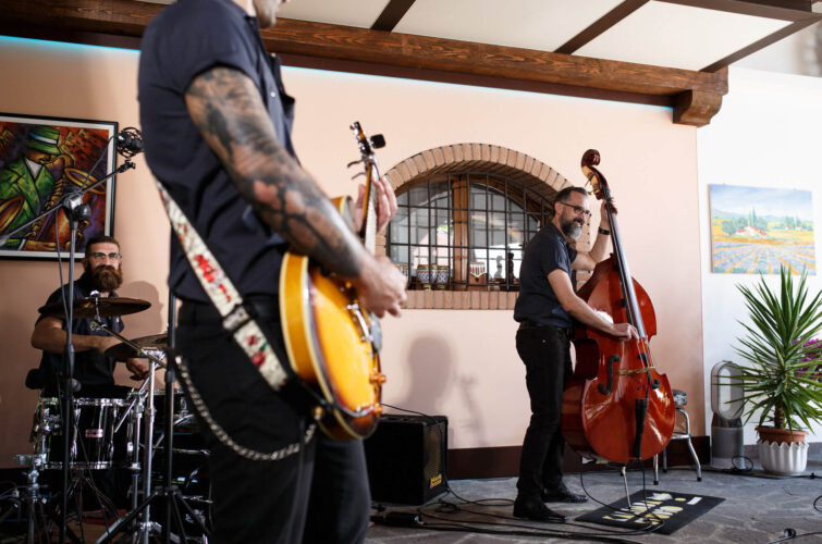 country-band-live-StiCash