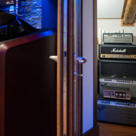 recording-studio-rooms-speakers-amplifiers